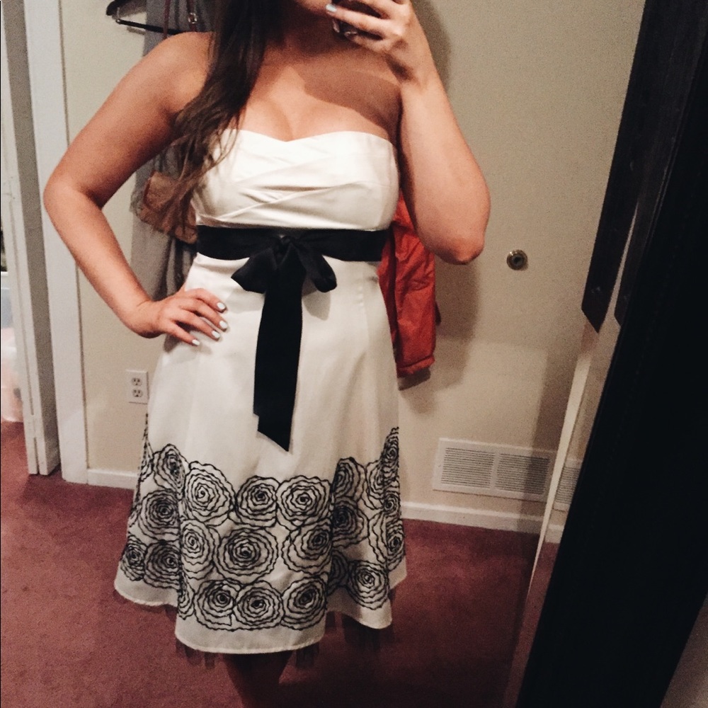 Elie Tahari Strapless Dress